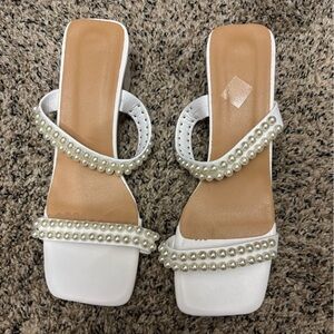 White Pearl-Embellished Women’s Slide Sandals